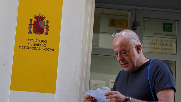 A man leaves from a government-run employment office in the Andalusian capital of Seville - Sputnik Mundo