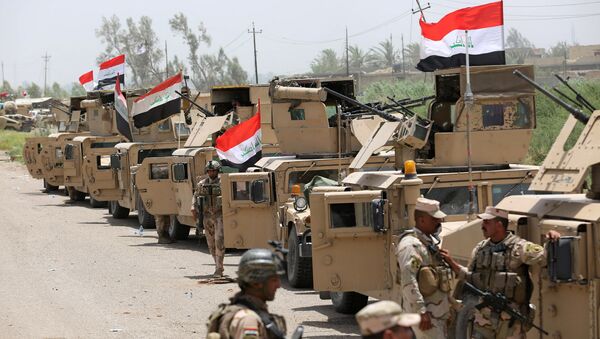 Military vehicles of the Iraqi security forces are seen on the outskirts of Falluja - Sputnik Mundo