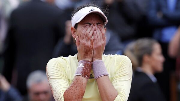 La hispano-venezolana Garbiñe Muguruza desbanca a Serena Williams y consigue su primer Roland Garros. - Sputnik Mundo