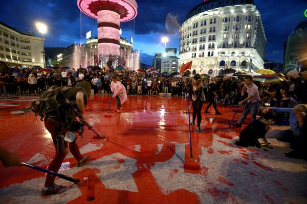 Protestors paint the main square in red, to commemorate the death of a 22-year-old Martin Neskovski who was beaten by police in Skopje, Macedonia, Monday, June 6, 2016 - Sputnik Mundo