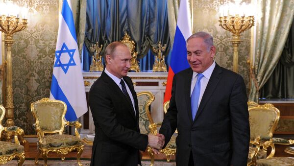 Vladímir Putin, presidente de Rusia, y Benjamín Netanyahu, primer ministro israelí - Sputnik Mundo