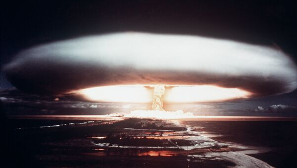 La prueba nuclear del 1971 en el atolón de Mururoa (imagen referencial) - Sputnik Mundo