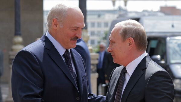Presidente de Bielorrusia, Alexandr Lukashenko, y el presidente de Rusia, Vladímir Putin - Sputnik Mundo
