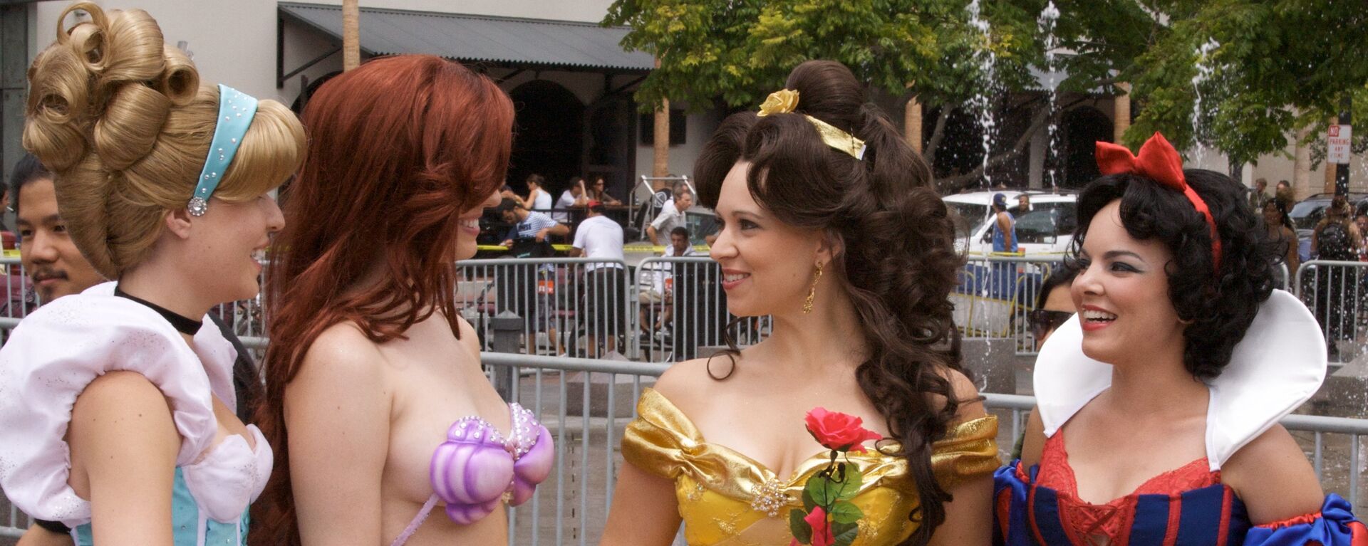 Muchachas vestidas de princesas de Disney - Sputnik Mundo, 1920, 05.01.2017
