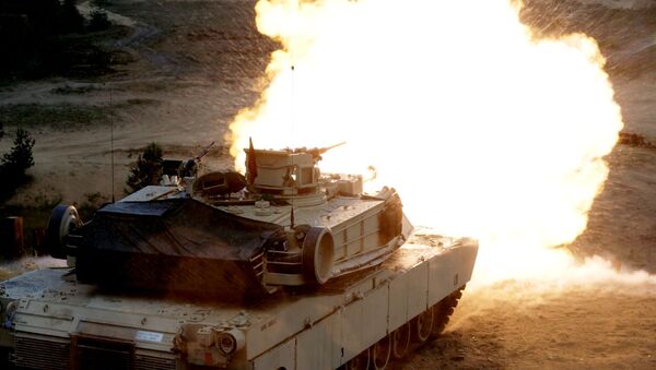 Un tanque M1 Abrams disparando - Sputnik Mundo