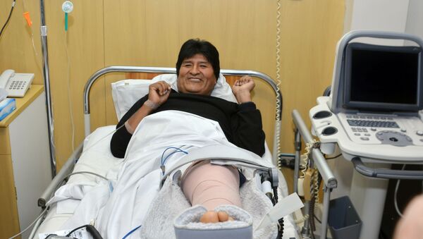 Evo Morales tras la operación, foto emitida por el gobierno boliviano el 12 de junio de 2016 - Sputnik Mundo