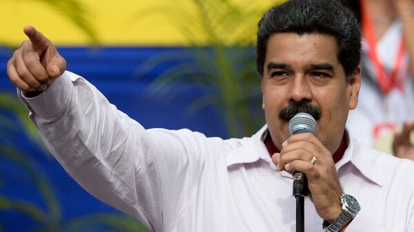 Venezuelan President Nicolas Maduro delivers a speech during a rally in Caracas - Sputnik Mundo