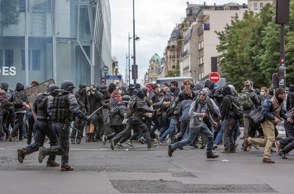 Las graves protestas en París - Sputnik Mundo