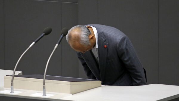 El alcalde de Tokio Yoichi Masuzoe presenta su dimisión, 15 de junio 2016 - Sputnik Mundo