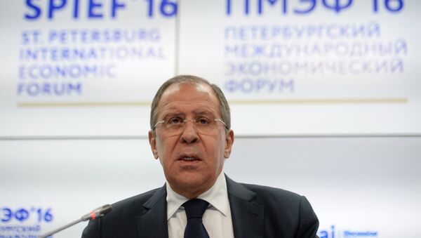 Serguéi Lavrov, ministro ruso de Asuntos Exteriores, durante el Foro Económico Internacional de San Petersburgo (SPIEF) - Sputnik Mundo