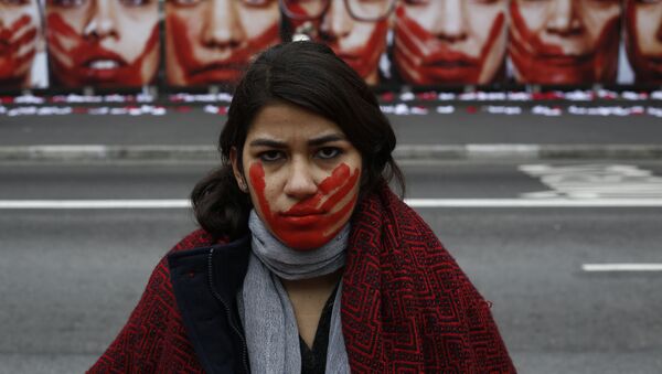 A member of the NGO Rio de Paz poses during an exhibit demonstration against violence against women, displaying some 420 panties and portraits of bloodstained women, in Paulista Avenue in Sao Paulo, Brazil on June 10, 2016. - Sputnik Mundo