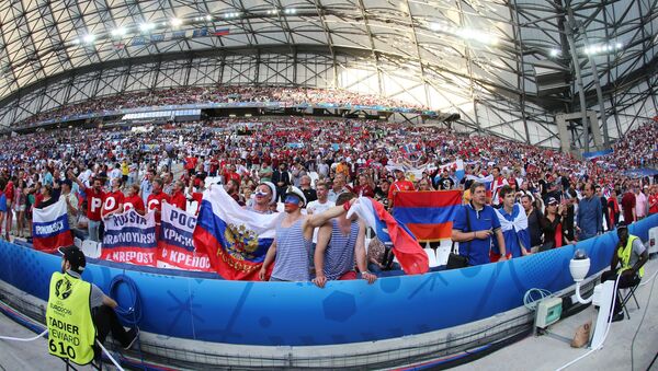 Hinchas rusos en la Eurocopa-2016 - Sputnik Mundo