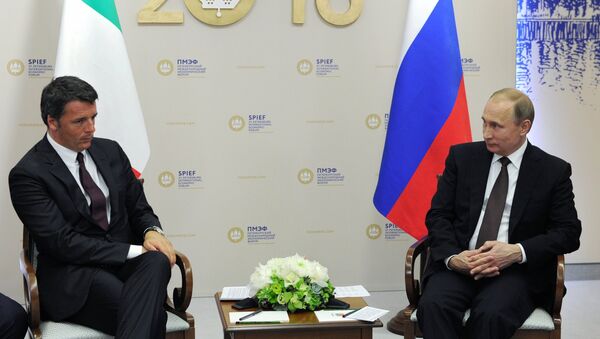Reunión del presidente de Rusia, Vladímir Putin con el primer ministro de Italia, Matteo Renzi - Sputnik Mundo
