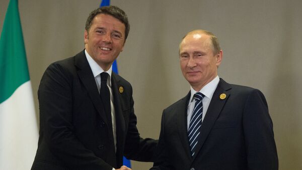 Vladímir Putin, presidente ruso, con Matteo Renzi, primer ministro italiano - Sputnik Mundo