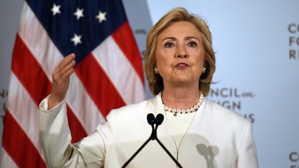 Democratic presidential hopeful Hillary Clinton - Sputnik Mundo