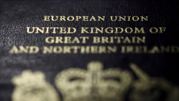 Pasaporte de un ciudadano británico - Sputnik Mundo