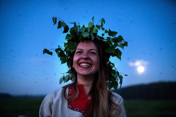 Raíces ancestrales: una ciudad rusa celebra el solsticio de verano - Sputnik Mundo