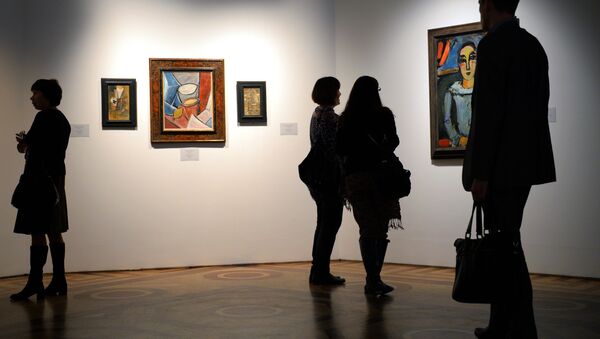 Los visitantes de una exposición dedicada a la obra de Pablo Picasso en San Petersburgo - Sputnik Mundo