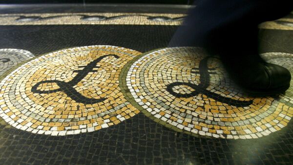 An employee is seen walking over a mosaic of pound sterling symbols set in the floor of the front hall of the Bank of England in London - Sputnik Mundo