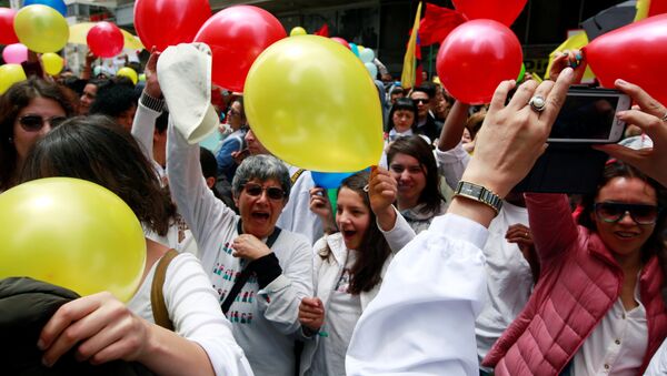 Celebraciones de la firma del acuerdo de paz en Colombia - Sputnik Mundo