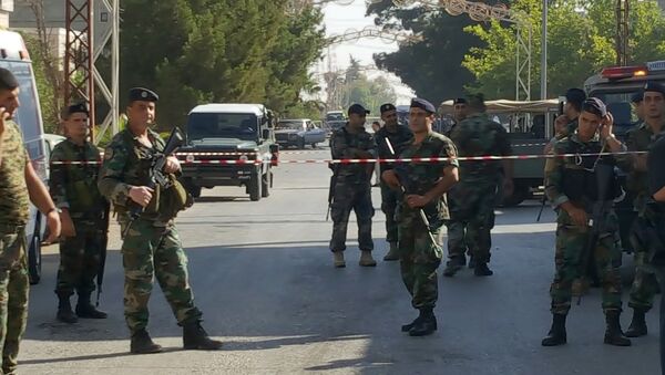 Soldados libaneses cerca del lugar de los atentados suicidas - Sputnik Mundo