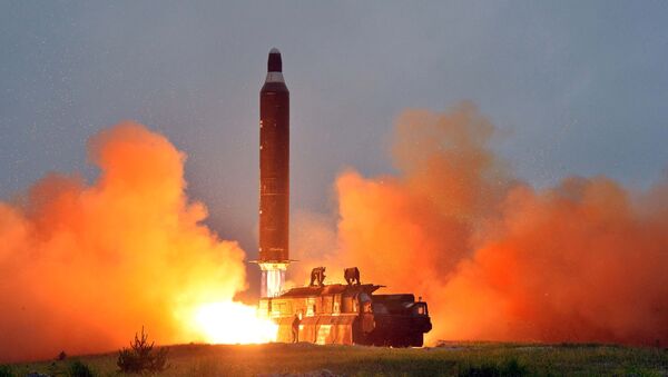 Lanzamiento del misil balístico Corea del Norte (Archivo) - Sputnik Mundo