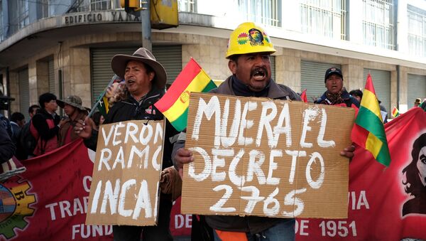 Trabajadores protestan contra el decreto 2765 en Bolivia - Sputnik Mundo