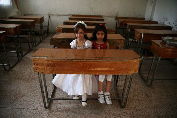 Un refugio antiaéreo como aula de estudios: las escuelas de la Siria de hoy - Sputnik Mundo
