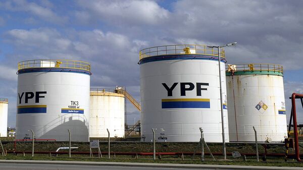 Instalaciones de la compania argentina, YPF. - Sputnik Mundo