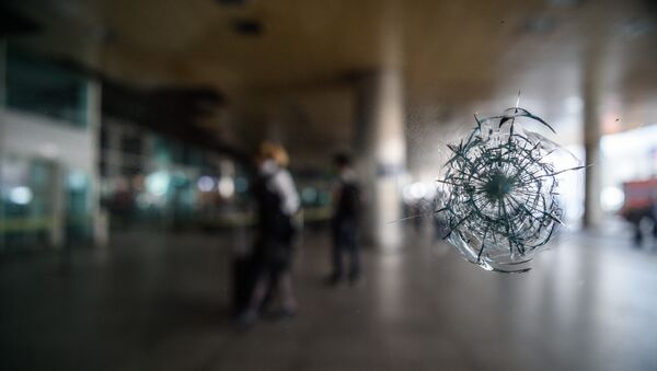 Impacto de una bala en el aeropuerto de Ataturk - Sputnik Mundo