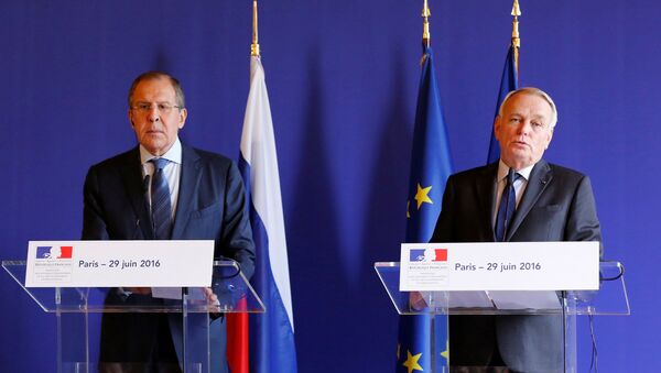 El ministro de Exteriores ruso, Serguéi Lavrov  y el canciller francés, Jean-Marc Ayrault (archivo) - Sputnik Mundo