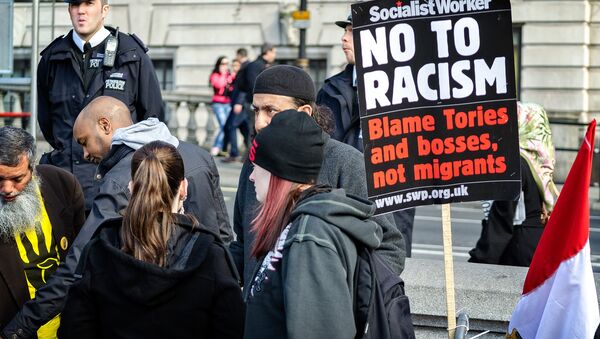 El racismo en Londres alcanza nuevas alturas después del Brexit - Sputnik Mundo