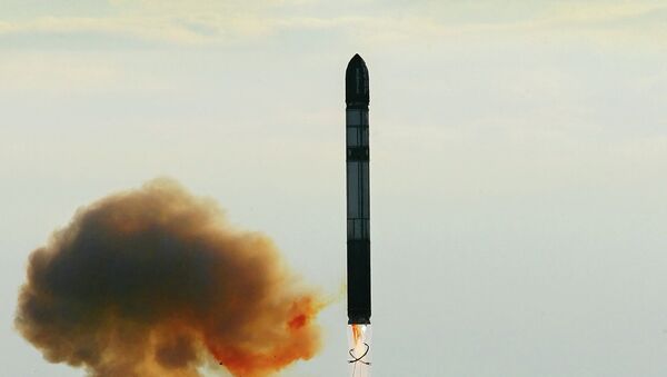 Запуск ракеты РС-20 (Воевода) на полигоне Ясный - Sputnik Mundo