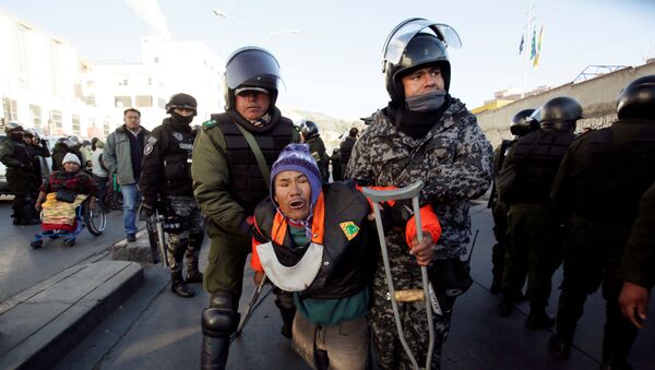 Choques entre la policía y personas con discapacidad en La Paz - Sputnik Mundo