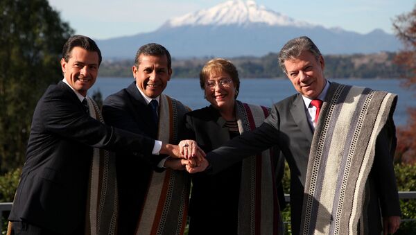 Presidente de México, Enrique Peña Nieto, presidente de Perú, Ollanta Humala, presidente de Chile, Michelle Bachelet, y presidente de Colombia, Juan Manuel Santos - Sputnik Mundo