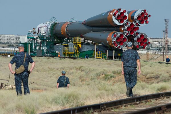 Preparativos para el lanzamiento del cohete portador ruso Soyuz-FG - Sputnik Mundo