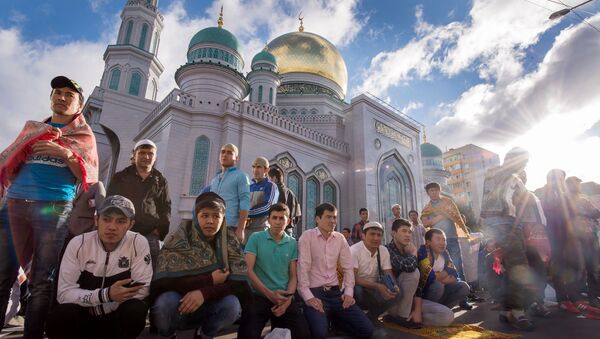 La celebración de la fiesta musulmana Eid al-Fitr en Moscú - Sputnik Mundo