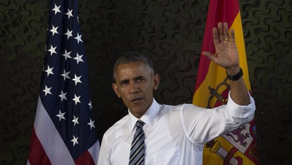 US president Barack Obama waves as he arrives at the Naval Station Rota, in Rota, southwestern Spain. - Sputnik Mundo