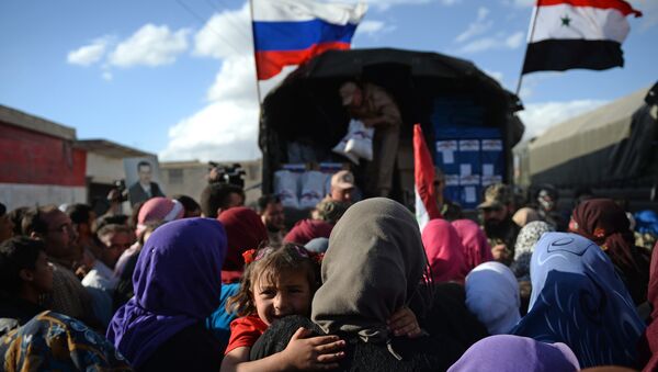 Entrega de ayuda humanitaria rusa en Siria (archivo) - Sputnik Mundo