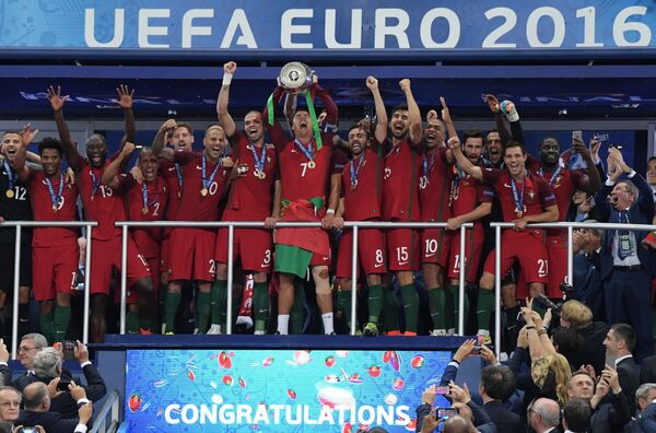 Euforia y llanto en la final de la Eurocopa 2016 - Sputnik Mundo