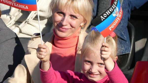 Residentes de la autoproclamada República Popular de Donetsk - Sputnik Mundo