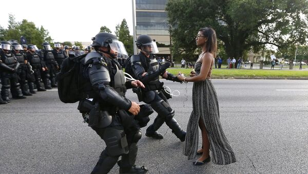 Leisha Evans, una enfermera afroamericana de Nueva York, protesta contra la violencia policial - Sputnik Mundo