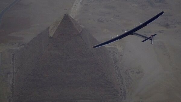 El avión Solar Impulse II llega a Egipto - Sputnik Mundo