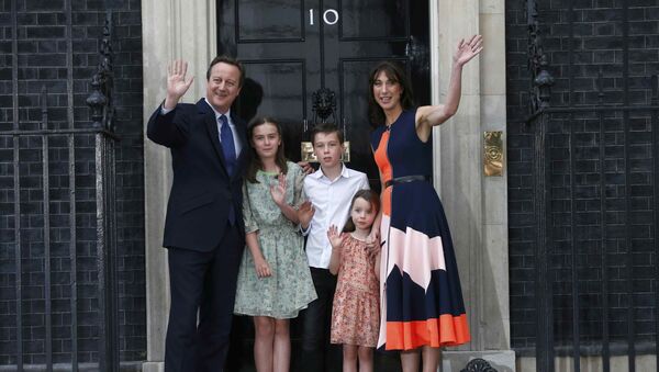 Exprimer ministro del Reino Unido, David Cameron, con su familia antes de presentar su dimisión - Sputnik Mundo