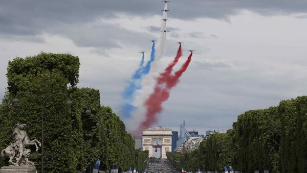 Celebraciones del Día Nacional de Francia en París - Sputnik Mundo