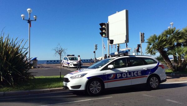 Policía francesa en el lugar del atentado en Niza - Sputnik Mundo