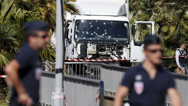 La policía francesa después del atentado terrorista en la ciudad de Niza, Francia - Sputnik Mundo