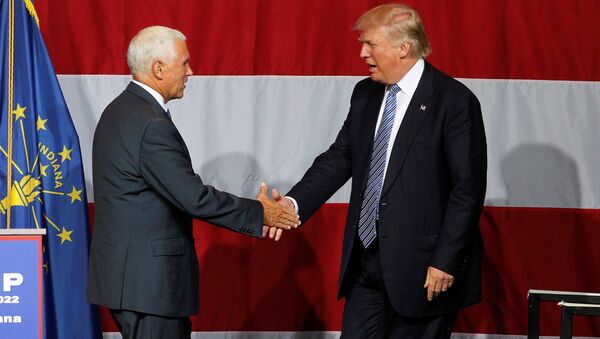 El gobernador de Indiana, Mike Pence, y el candidato republicano a presidencia de EEUU, Donald Trump - Sputnik Mundo