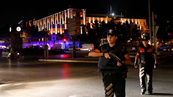 Policías cerca de la sede del Estado mayor general de Turquía - Sputnik Mundo
