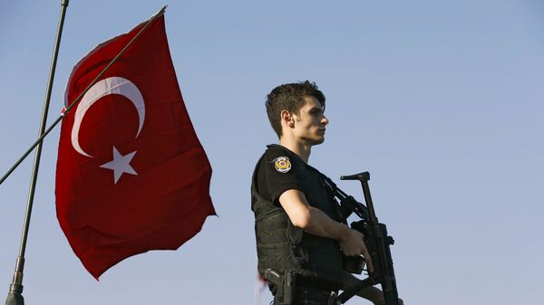 Un policía turco - Sputnik Mundo